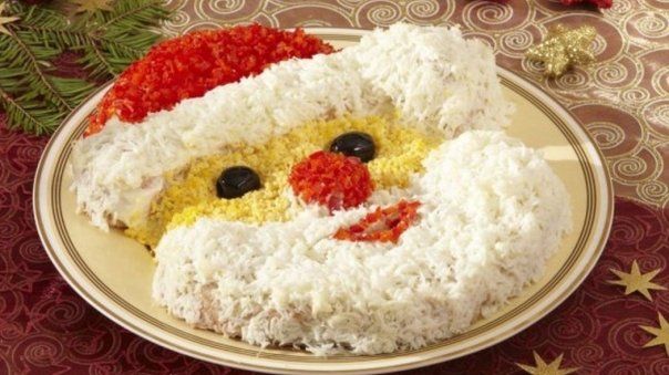 Arată incredibil! Salata Moş Crăciun pentru sărbătorile de iarnă. Vei da pe spate musafirii!