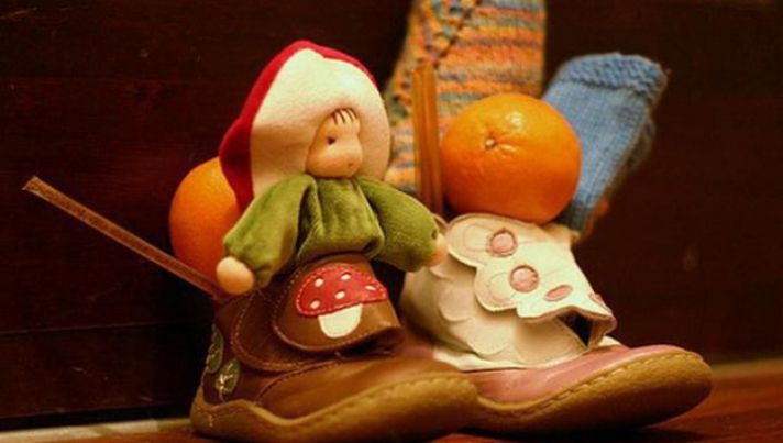 Când se pun, de fapt, cadourile de Moş Nicolae în ghetuţe. Greşeala făcută de mulţi an de an