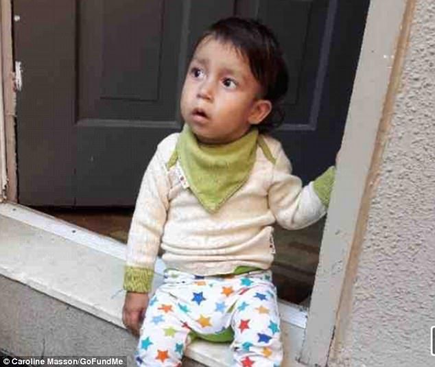 Povestea extraordinară a copilului de 2 ani care nu mănâncă decât PIERSICI. Orice altceva îl ucide!