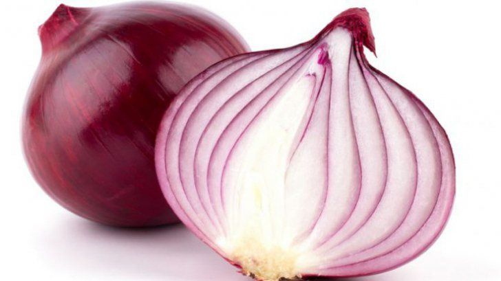 Ceaiul de ceapă te scapă de răceală. Iată cum trebuie preparat