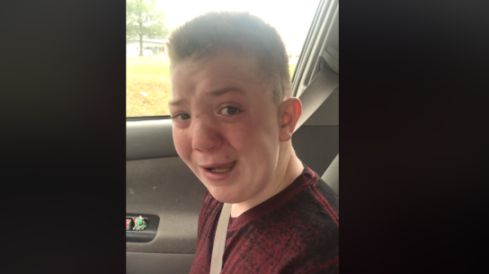 Copil batjocorit de colegi, la școală! Marile vedete i-au luat apărarea