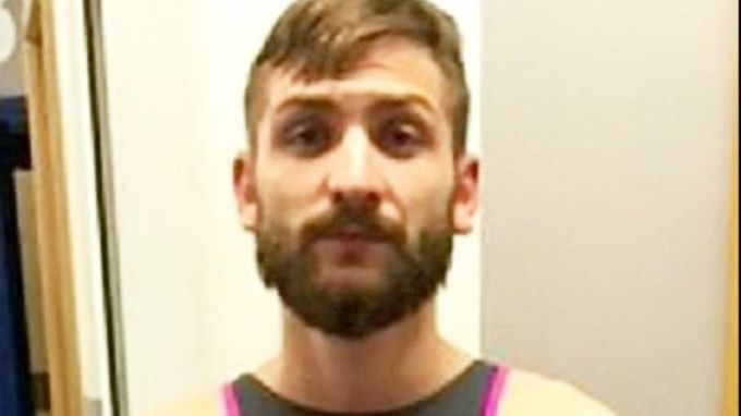 Român devenit VEDETĂ în Marea Britanie, după ce a furat 53 de telefoane într-o seară