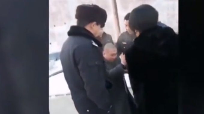 TULBURĂTOR! Un prizonier își ia rămas bun de la fetița sa, înainte să fie executat