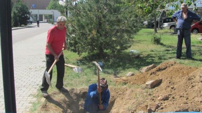 Alertă într-un sat din Timiș! Iată ce au găsit mai mulți muncitori în timp ce săpau un canal