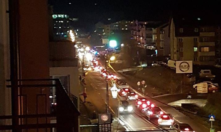 O FEMEIE şi un ADOLESCENT de 14 ani, accidentaţi în staţia de autobuz