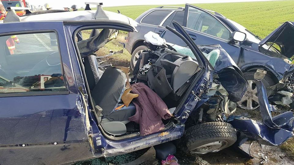 Accident atroce în Mureș: două persoane au decedat pe loc, alte două sunt grav rănite 