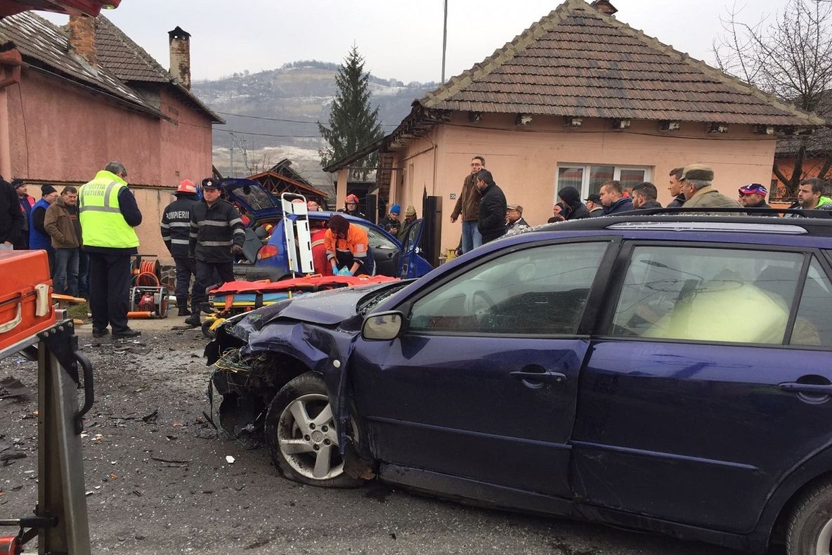 Accident cumplit în Suceava: șase persoane au fost rănite 