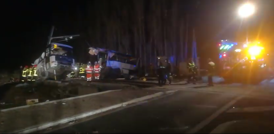 TRAGEDIE în Franţa. Autobuz şcolar, SPULBERAT de TREN: cel puţin 4 morţi, 24 de răniţi - VIDEO