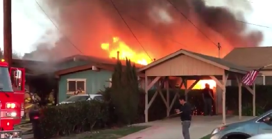 ACCIDENT ȘOCANT: Un avion a căzut peste o casă, cel puțin doi morți (VDEO)