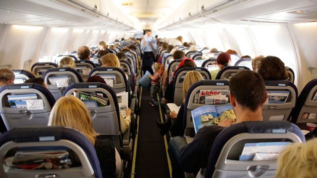 Lucrul pe care nu ar trebui să-l mai faci, atunci când te afli într-un avion. E mai rău decât crezi