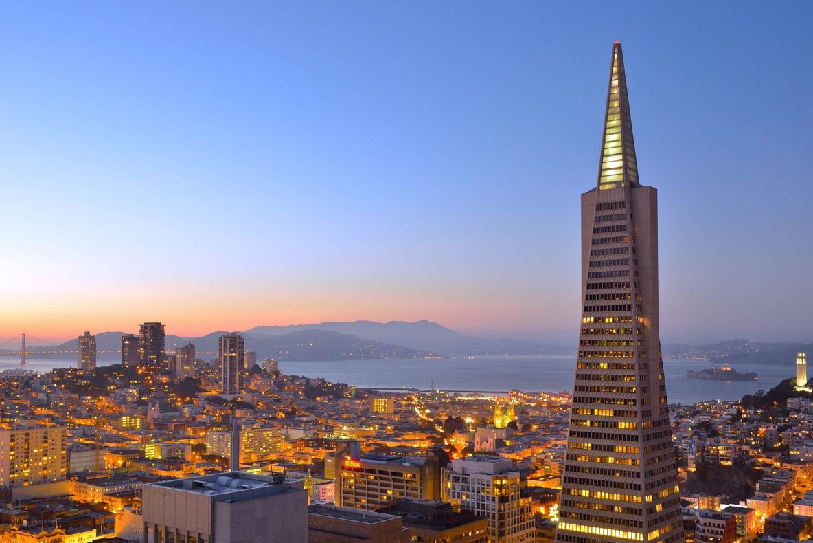 ORAŞUL în care chiria este atât de mare, încât angajatorii preferă să plătească AVIONUL navetiştilor