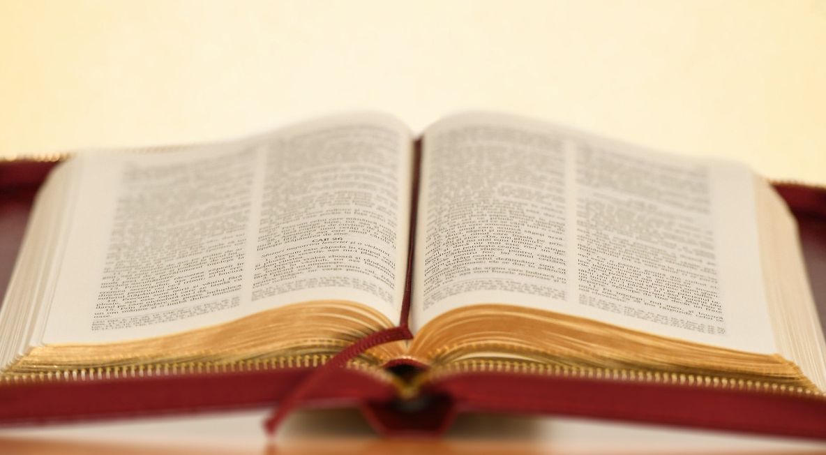 Opt versete recomandate de BISERICA ORTODOXĂ pentru Anul Nou