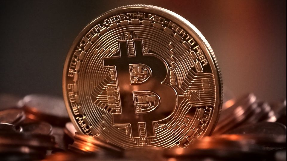 Bitcoin, la un nou record. Se apropie de 18.000 de dolari