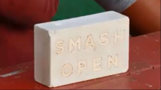 Cum să împachetezi un cadou de Crăciun dacă vrei să-l enervezi pe destinatar