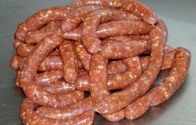 Aşa prepari cei mai buni cârnaţi pentru CRĂCIUN. Reţeta pe care o făceau bunicii noştri