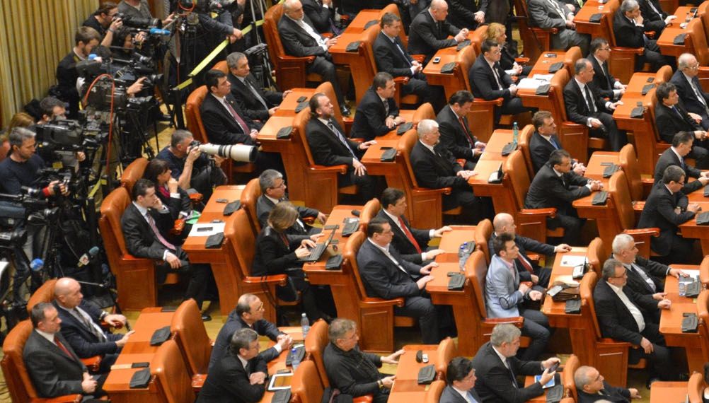 Parlamentarii şi-au dat liber la afaceri pe persoană fizică