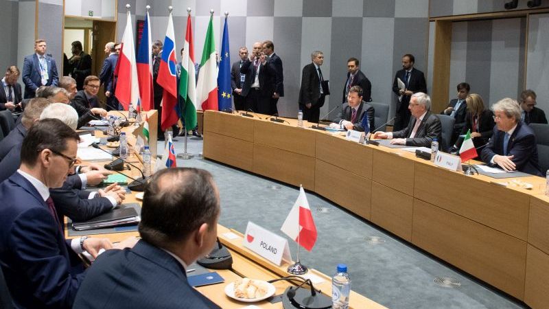 Asaltul Varșoviei asupra justiției va activa ”arma nucleară” a UE. Anunțul premierului polonez