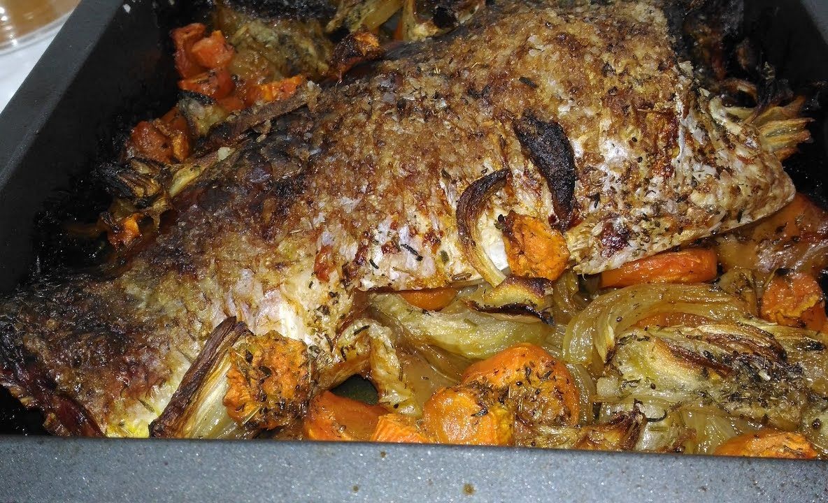 MASA REVELION 2018. Peşte la cuptor, pe pat de legume - cea mai rapidă şi gustoasă reţetă!