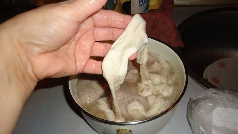 Cum curăţăm corect maţele de porc: Greşeala care te poate îmbolnăvi grav