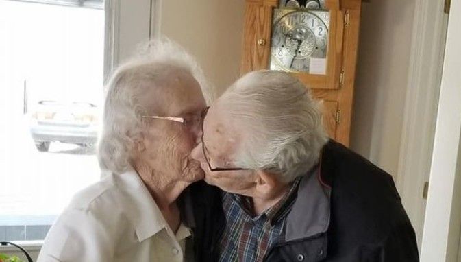 Povestea CUTREMURĂTOARE a unui cuplu de bătrâni. Toate rudele lor au început să plângă