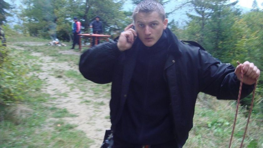 Veşti de ultima oră despre polițistul tăiat cu sabia de un interlop