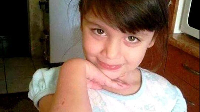 O fetiţă de 9 ani care a DISPĂRUT, dată în urmărire naţională. Unde a fost văzută ultima oară