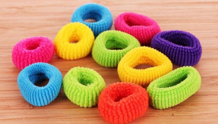 De ce să nu porți niciodată elasticul de păr la mână