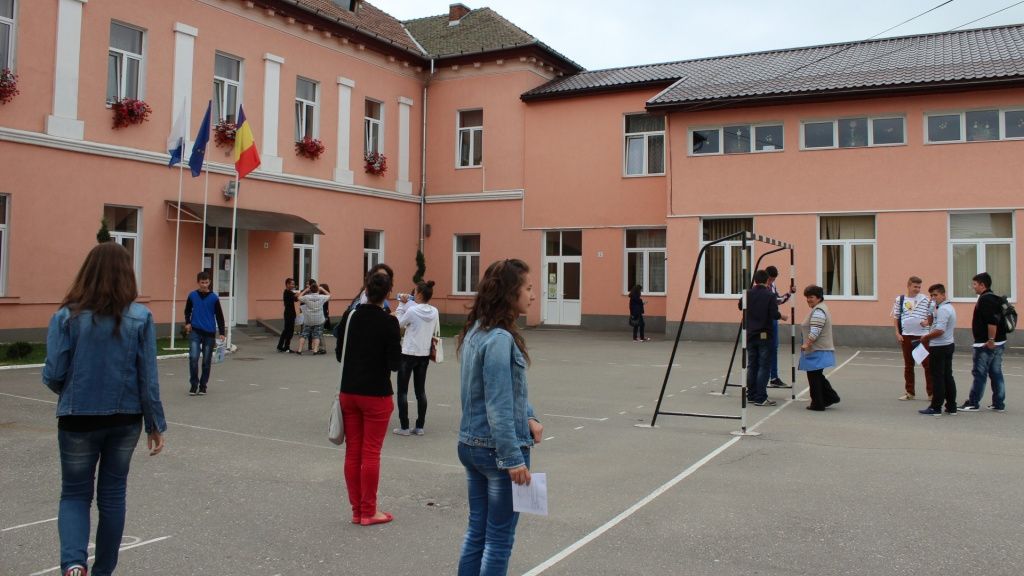 Legea Educației, noi modificări. Amenzi uriașe dacă intri așa într-o școală