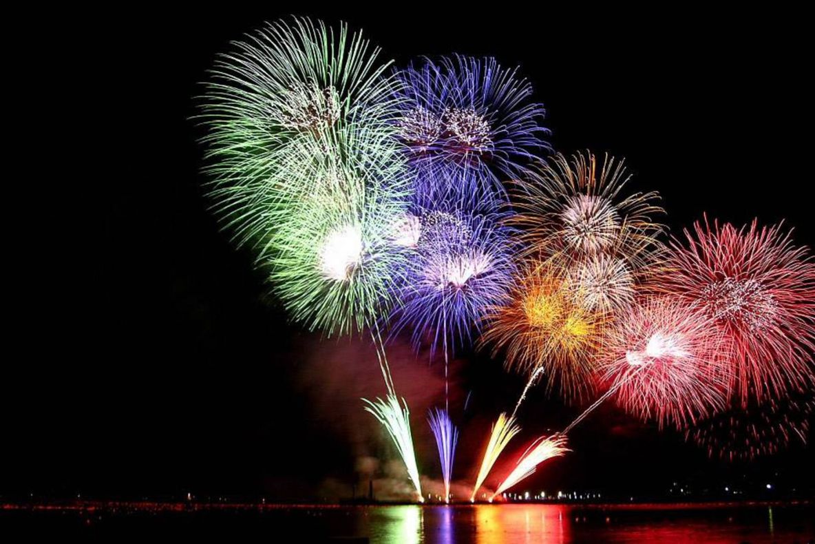 eMAG. Top 10 cele mai bune reduceri inainte de Revelion 2018