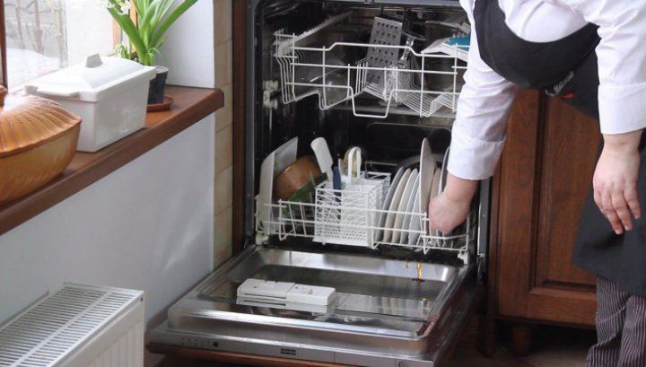 eMAG – Cat costa cele mai ieftine masini de spalat vase