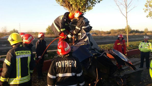 Accident cu trei maşini pe Splaiul Independenţei în Bucureşti