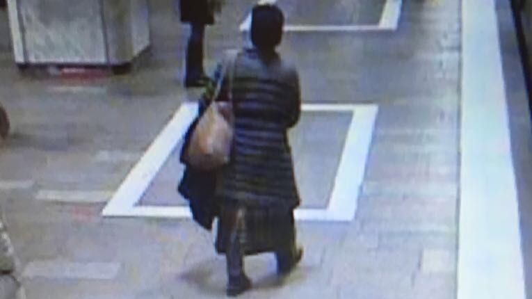 Noi incidente la metrou. Patru persoane au depus plângeri pe numele femeii care ameninţa călătorii