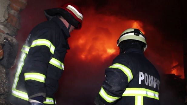 Supărat că Real Madrid a pierdut El Clasico, un suporter din Arad şi-a incendiat propria casă