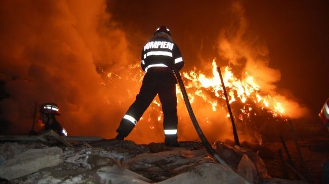 Tragedie în ziua de Crăciun. Un bătrân a murit ars în propria casă