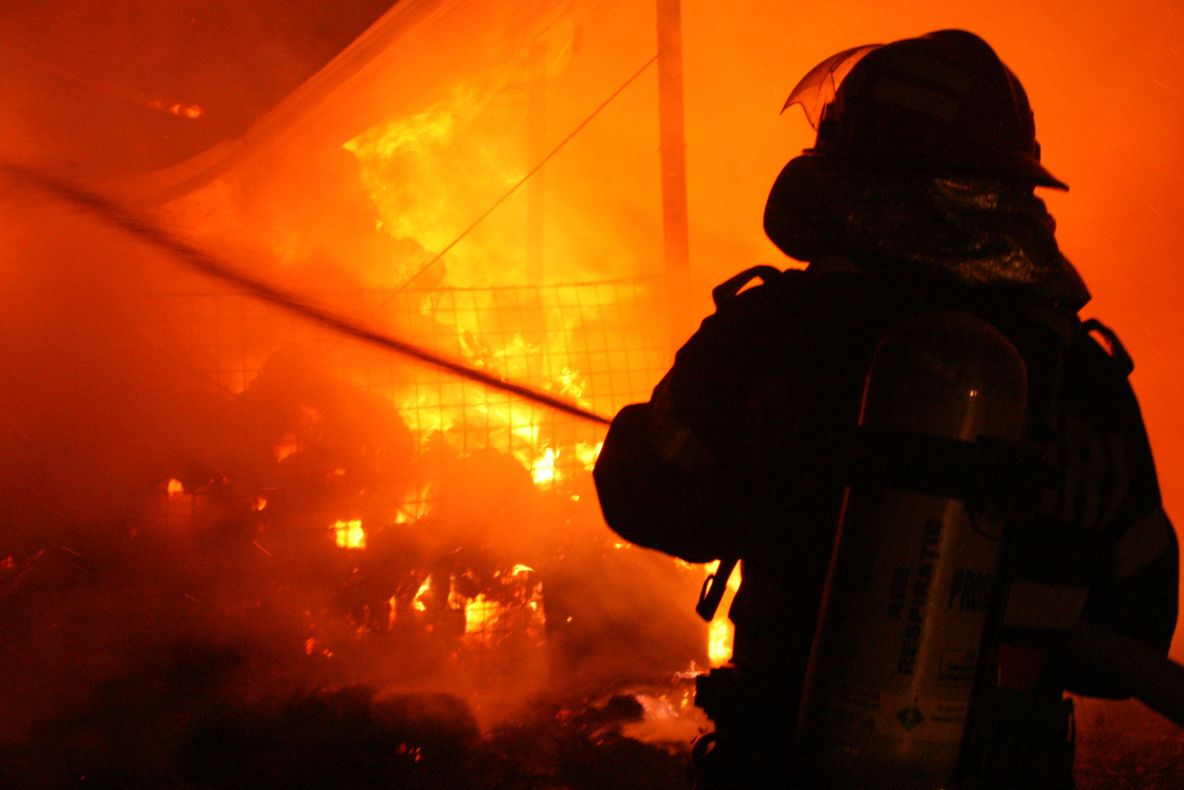 Incendiu puternic în incinta unei mănăstiri din Argeș