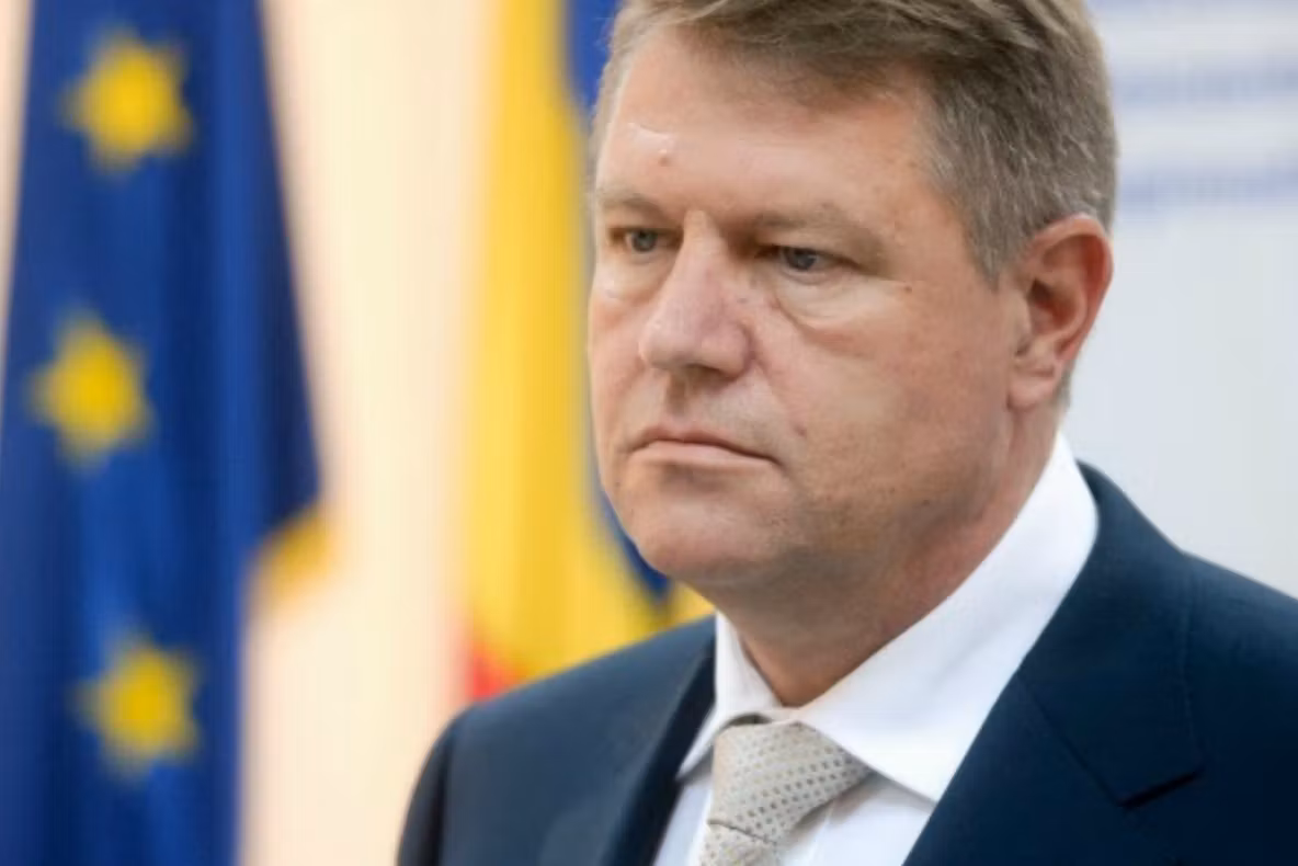 Analiză: Începe scoaterea din joc a președintelui României