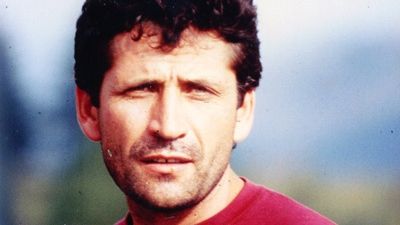 VIDEO. Recordul românului care a sărit cu o Dacia 1310 peste două tiruri, difuzat de Discovery