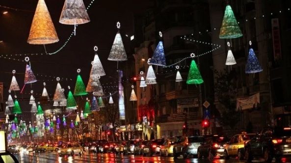 Bucureştiul, în straie de sărbătoare: s-au aprins luminile de Crăciun