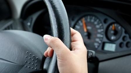 Un bărbat a intrat INTENȚIONAT cu mașina în sediul Partidului Social Democrat