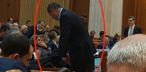 Dragnea și-a trimis adjunctul, un condamnat penal, să supravegheze votul din Parlament