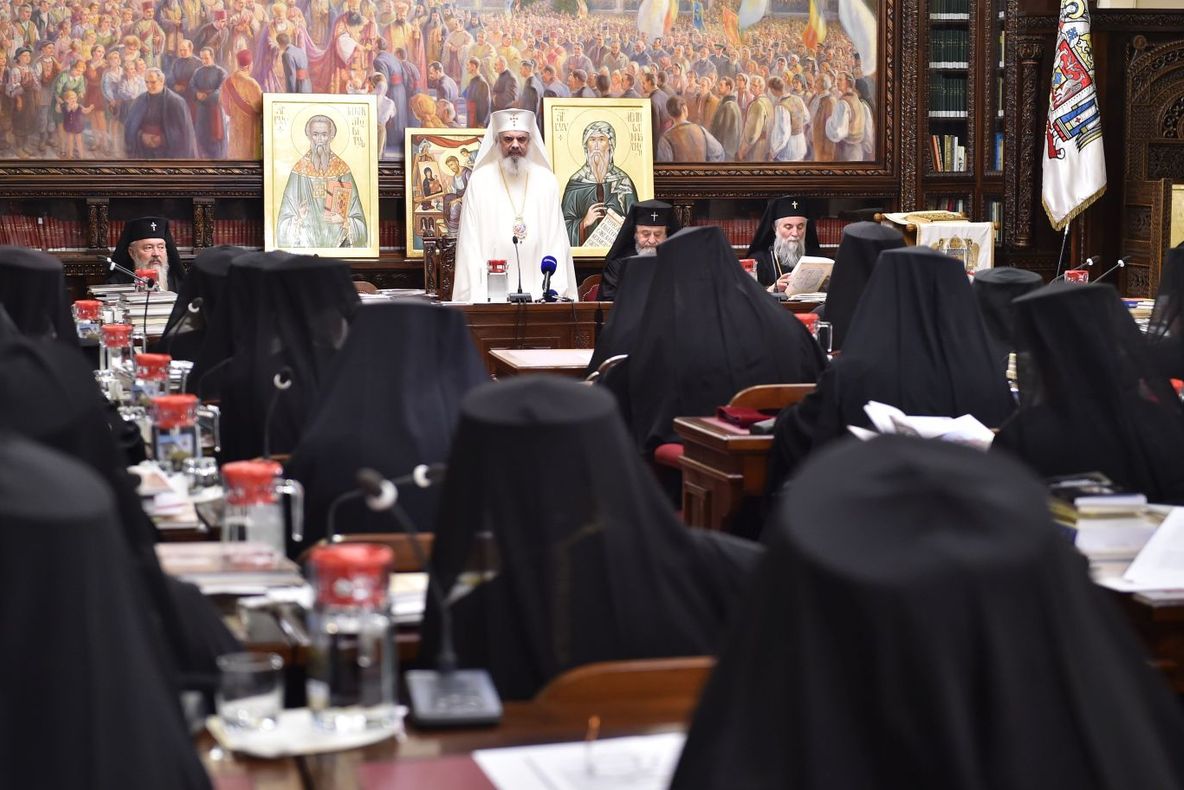 TAXELE plătite de credincioși. Noi hotărâri ale Sfântului Sinod al Bisericii Ortodoxe Române