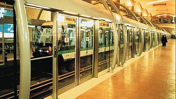 Când se vor monta panouri de siguranţă de la metroul bucureştean