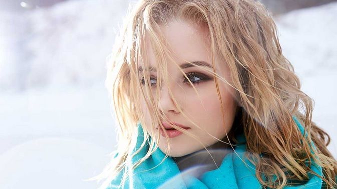 Ce se întâmplă dacă ieși iarna afară cu părul ud