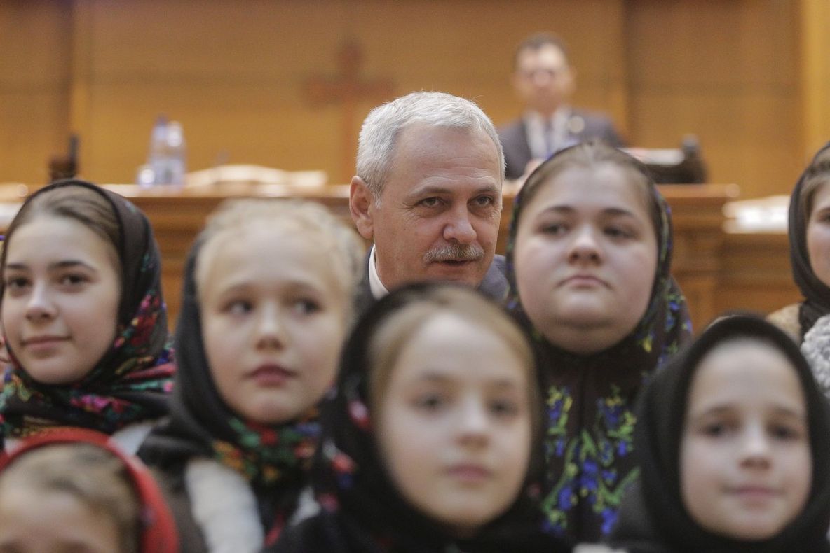Liviu Dragnea se ascunde și în spatele copiilor :) Imagini geniale