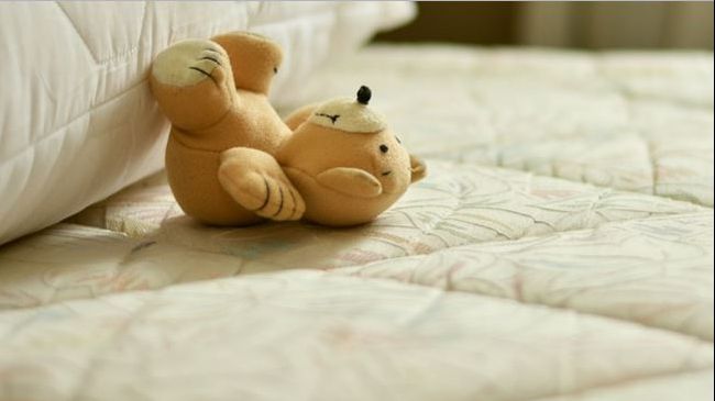 Cum scapi rapid de petele de pe saltea