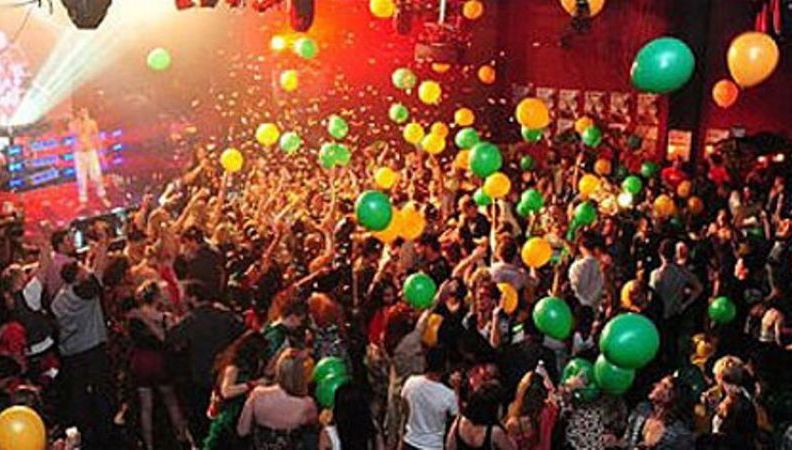 INCREDIBIL! 230 de tineri au fost ARESTAȚI pentru că au dansat la o petrecere 
