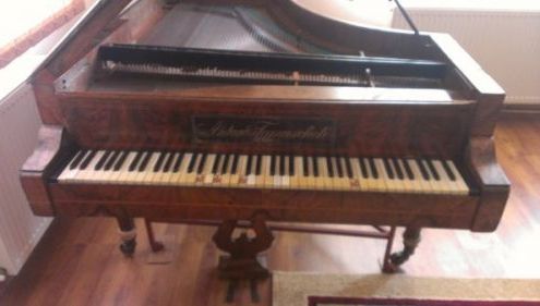 VIDEO EMOȚIONANT. Documentul găsit pe pianul Regelui Mihai din castelul Foișor din Sinaia