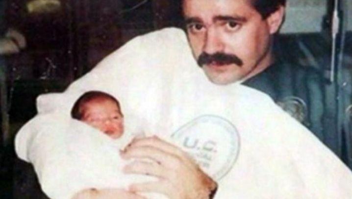 Un poliţist a găsit un bebeluş la gunoi.După 25 de ani, i-a spus tot! Dar a ascuns un secret cumplit