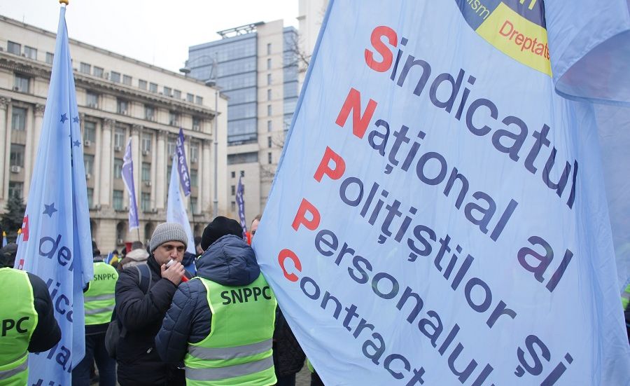 Poliţiştii şi angajaţii din penitenciare, protest comun legat de subfinanţare. Reacţia MAI