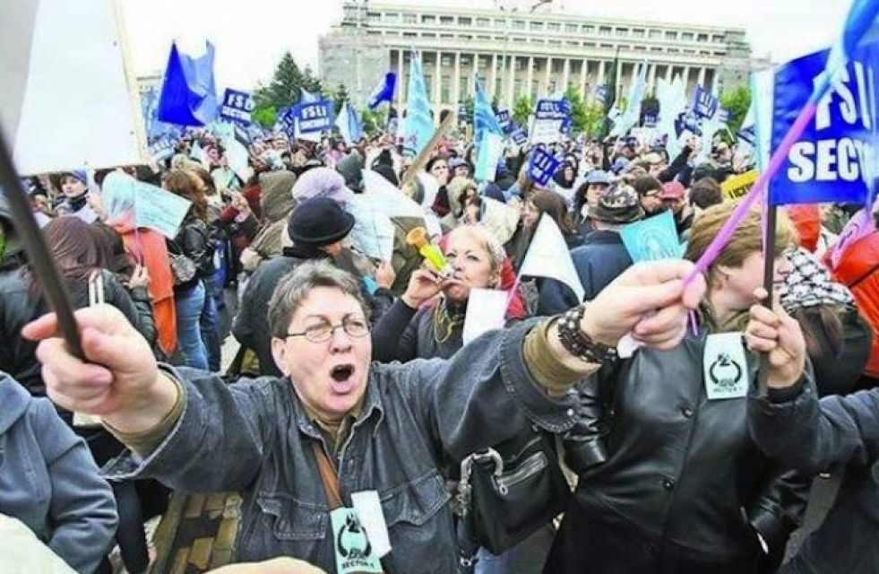 Se anunţă noi proteste. De această dată, dascălii şi părinţii ar putea ieşi în stradă